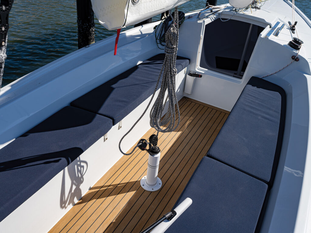 J/7 deck